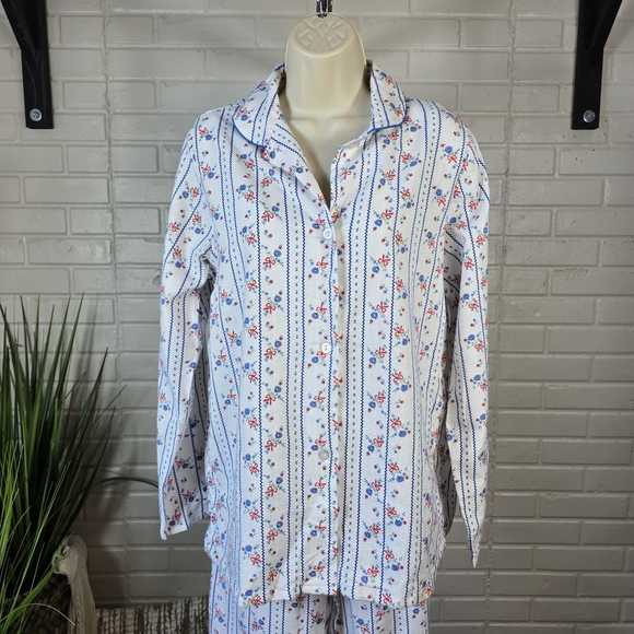 Vintage Carriage Court White Blue Floral Flannel Pajama Set Size Medium - Picture 4 of 14